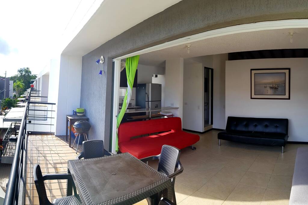Balcón y zona BBQ
