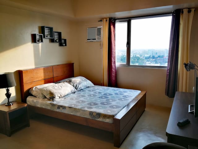 NETFLIX WIFI CozyStudio @ the Heart of Iloilo City