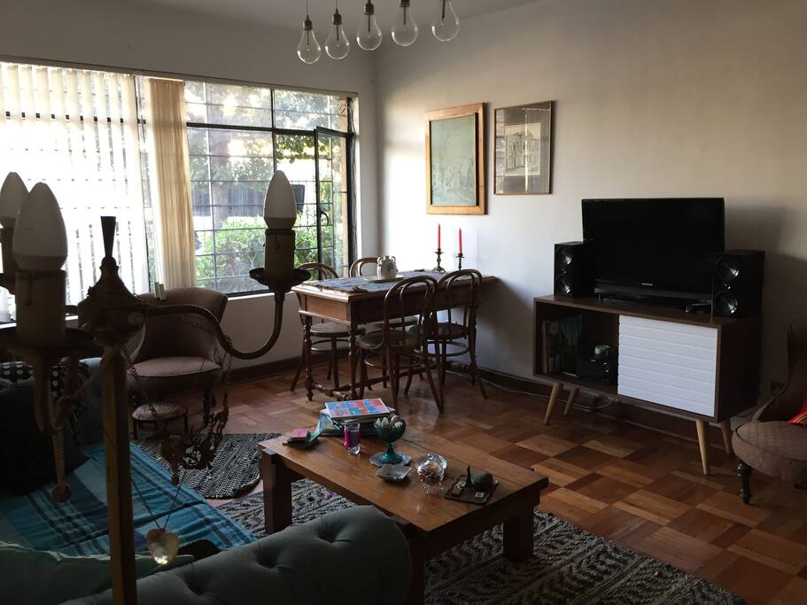 Living room whit Apple tv.