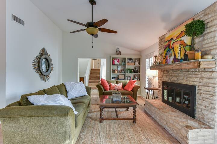 3 BR, 2 Living areas, Near Zilker Park & Downtown gallery image 5
