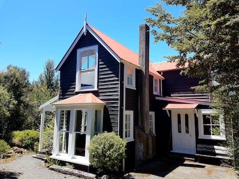 Belmont - Sunny Cottage with a View