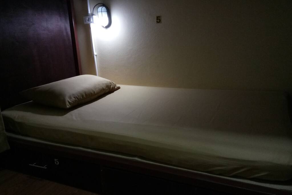 A personal reading light in bed