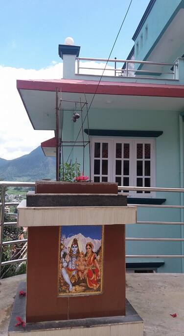 Vista frontal de la casa