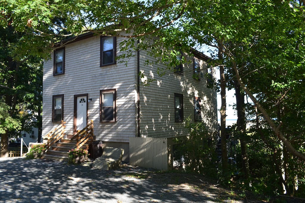 Sea Vagabond Cottage-Exterior.