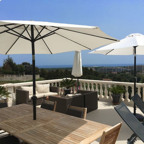 happy house location managed Airbnb listing 1