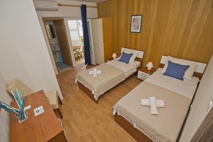  chumba cha kulala chenye vitanda viwili tofauti