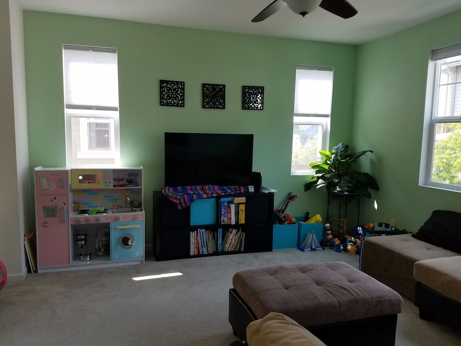 2nd floor: TV, kids books and toys