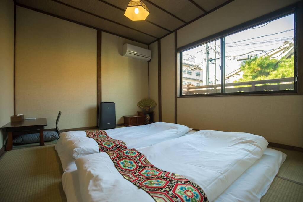 二楼榻榻米卧室 (tatami room on the second floor)
