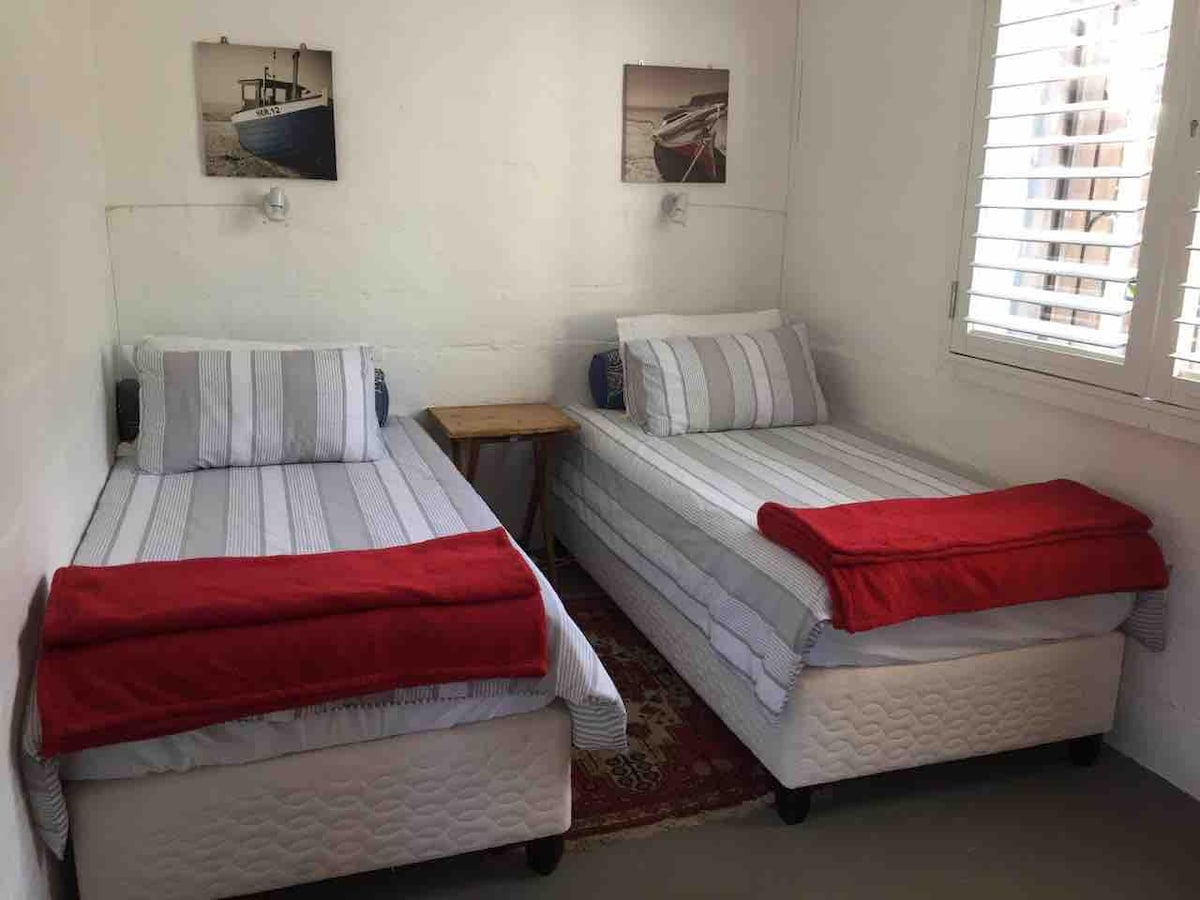 Spavaća soba s 2 odvojena kreveta u seoskoj