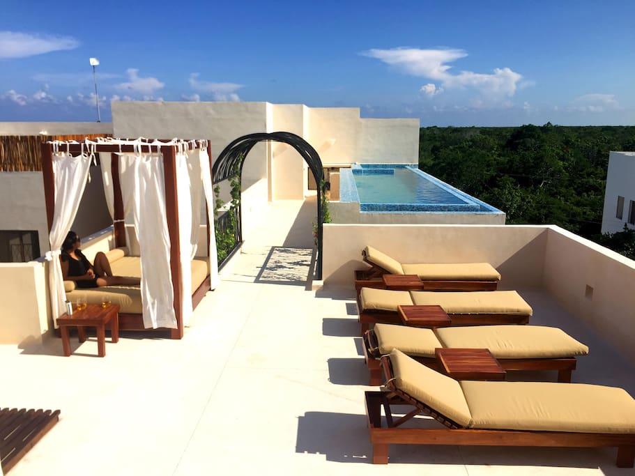 La terraza y alberca infinitum / The roof top infinitum pool