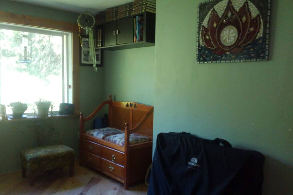 Calm Green massage and reading nook