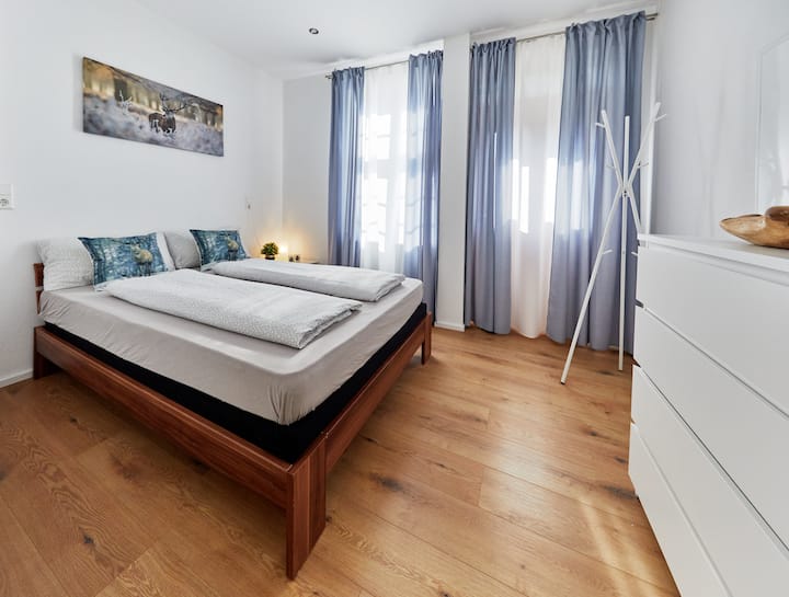 Втората спалня също е много добре декорирана и предлага всичко необходимо за нощен сън :-).