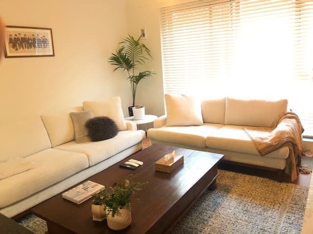 Private Queen room next to Universities & CBD