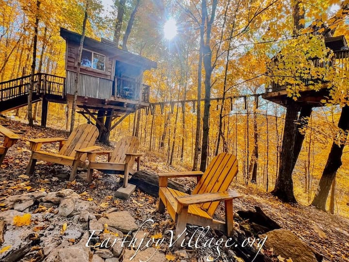 Aliyah Treehouse with Swinging Bridge and Trails! Treehouses for Rent in Germantown, Kentucky