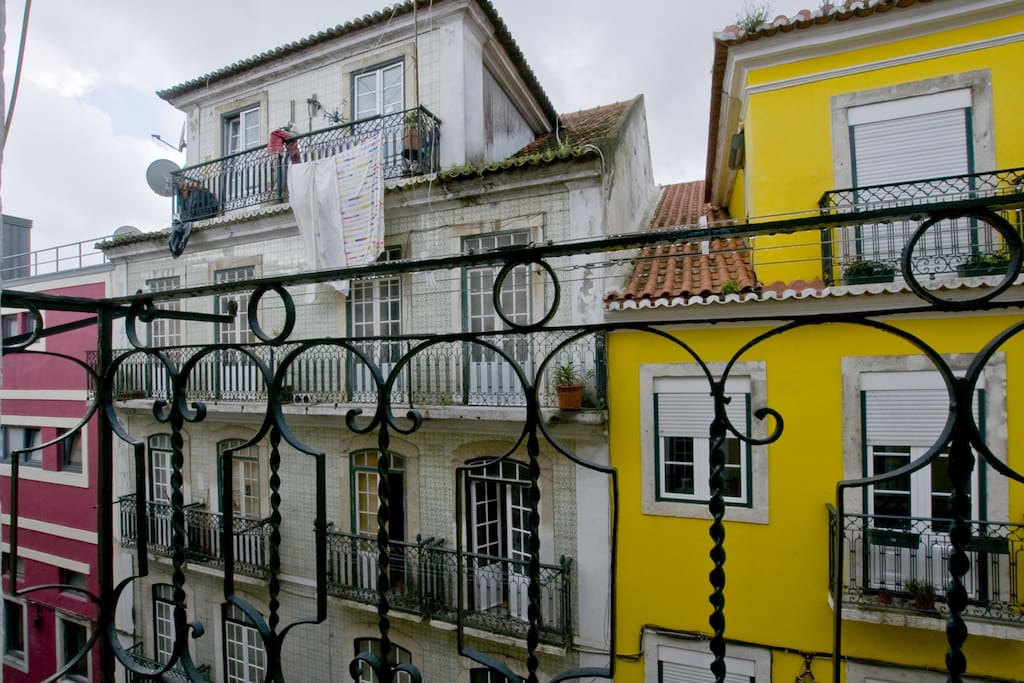 The living room boasts a traditional Lisbon balcony overlooking the street