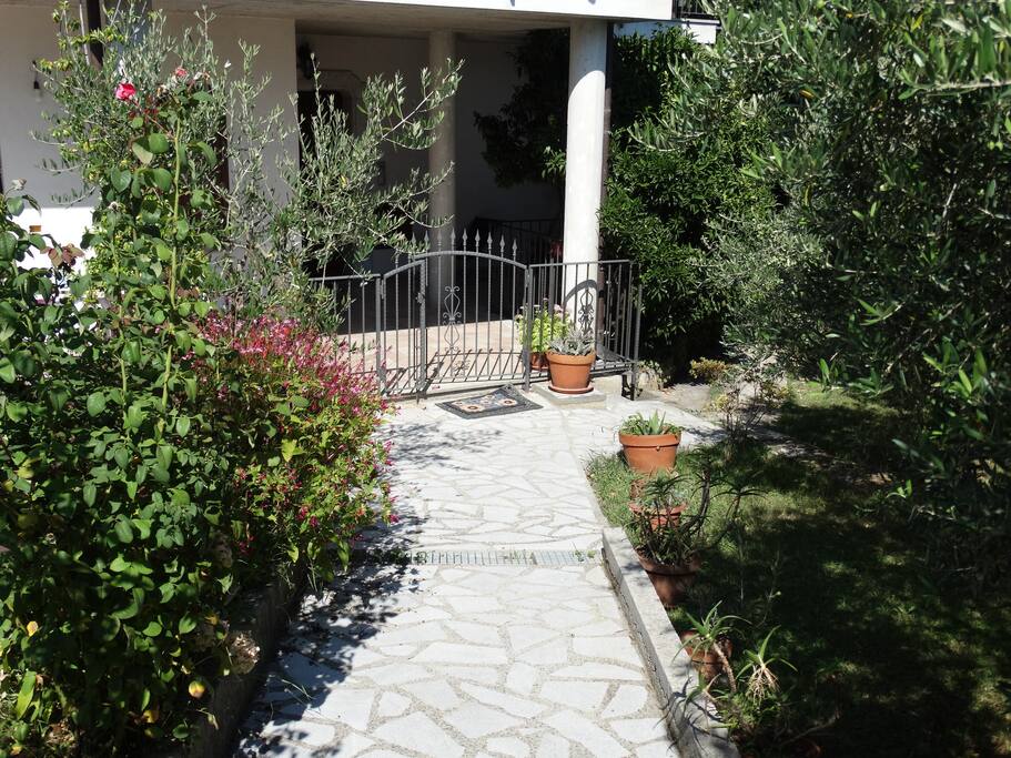 vialetto di ingresso
