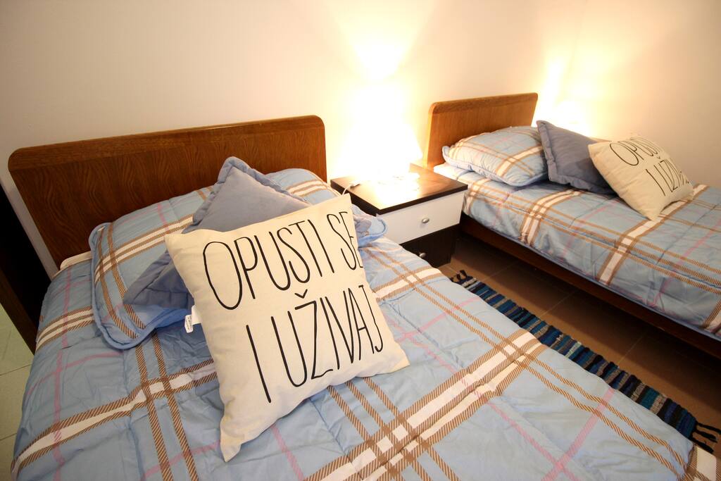 Opusti se i uživaj in croatian means ''Relax and enjoy''