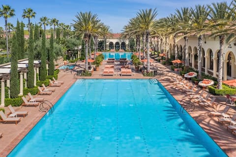 Top Airbnb: Newly Entire Luxury Apt in Irvine Spectrum 75"4KTV in Laguna Hills