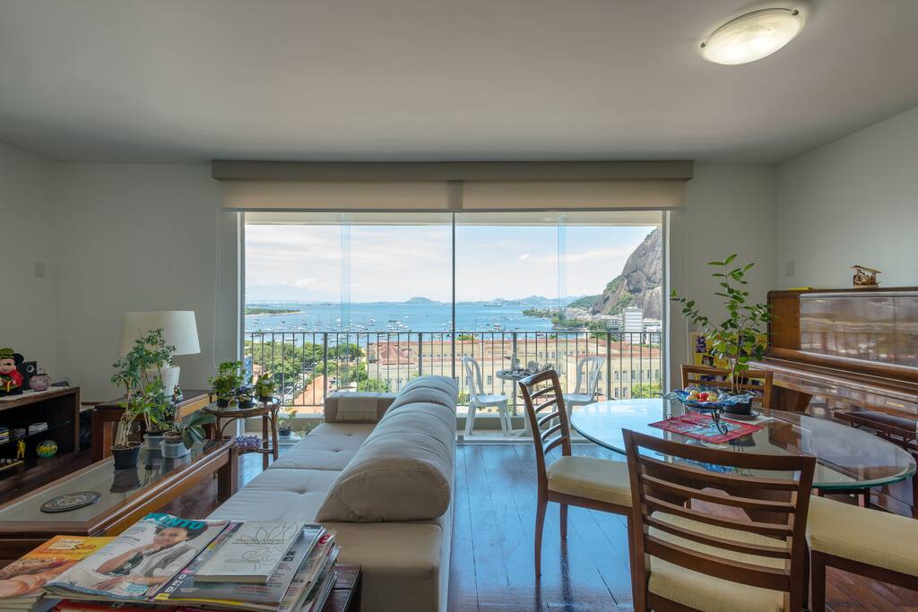 Sala com vista para a Baía de Guanabara