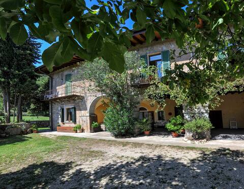 The Valle dei rii Cascina del 500 surrounded by greenery