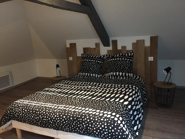 DHOMË GJUMI 2 KAT

1 KREVAT 160
2 KREVATE X 90 25m2

 me dush