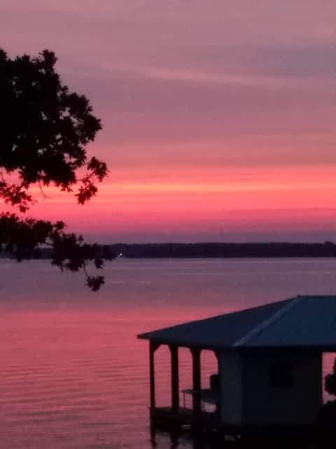 Beautiful waterfront home on Lake Palestine