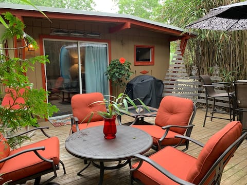 Cozy secluded get-a-way Cottage!