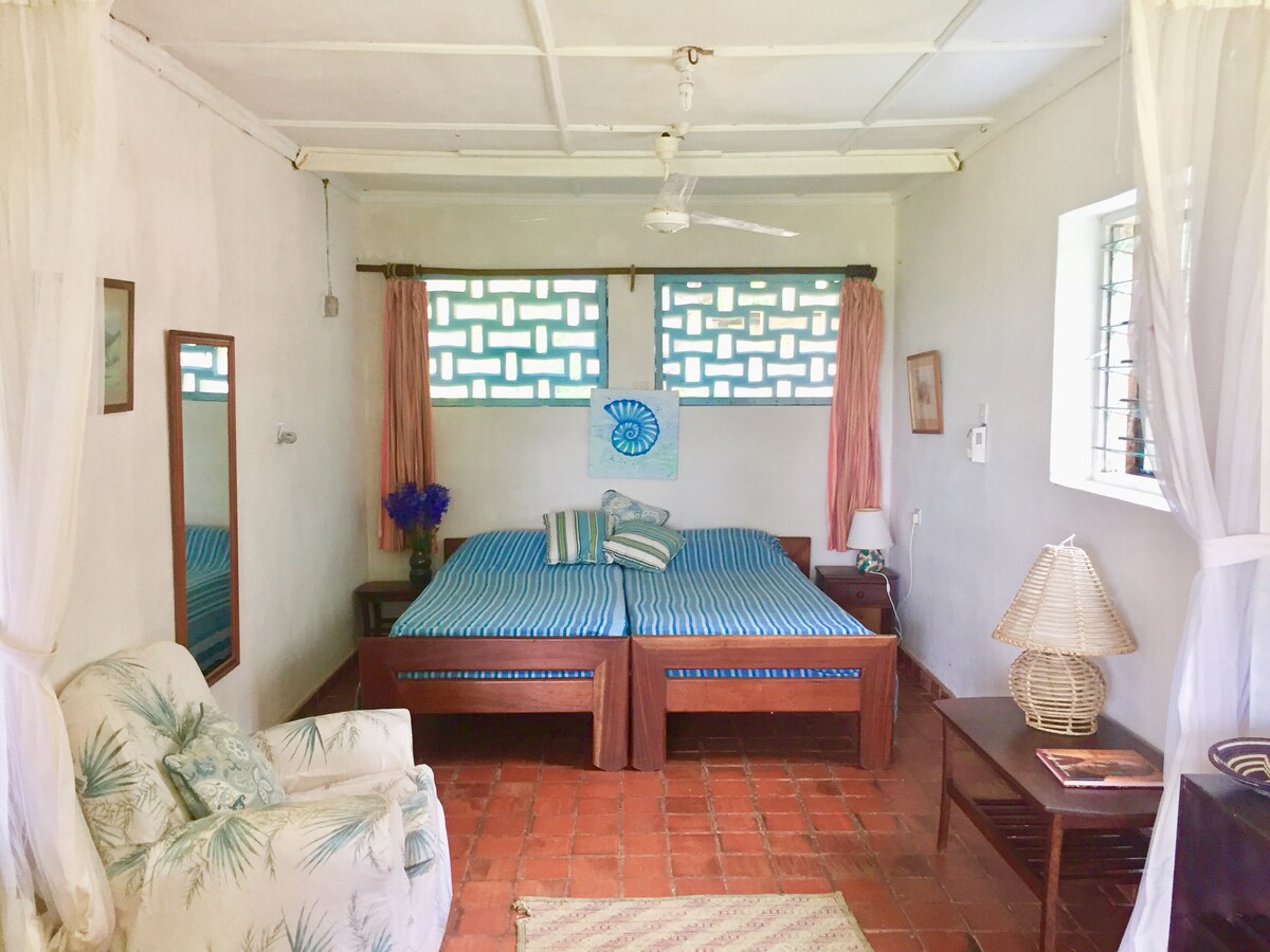 ห้องนอนชั้นล่าง