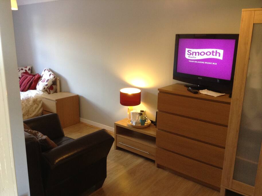 Large double room
Flat screen TV, tea & coffee making, leather comfy chair, wardrobe, chest draws, desk and mirror, bed side table.