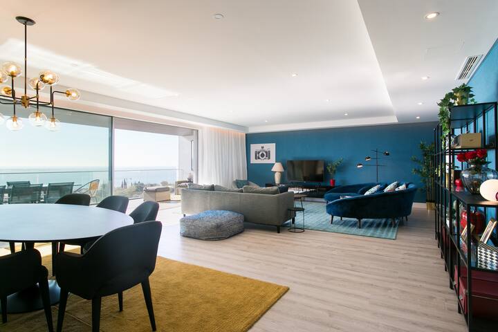 Luxury 4 bedr Flat w/ PANORAMIC Views & Pool!! gallery image 2