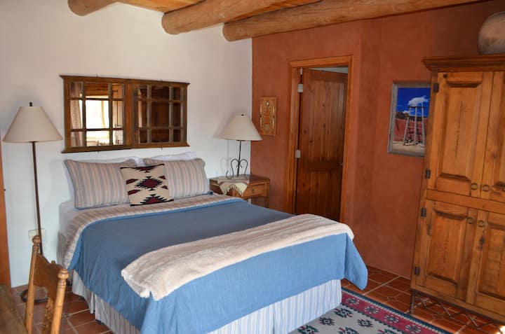 คาสิตาที่มีเสน่ห์ในหมู่บ้านประวัติศาสตร์กาลิสเตโอนิวเม็กซิโก