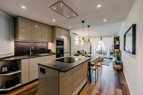 STYLISH BEACH APARTMENT AT PREMIUM CONDO WITH POOL