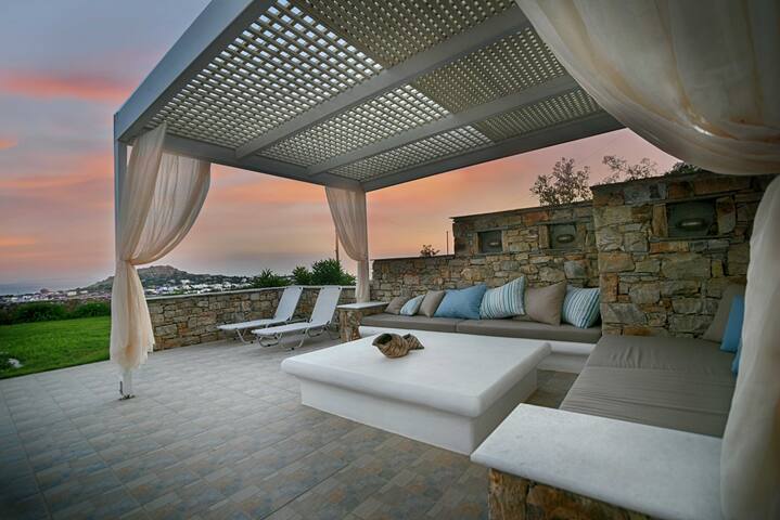 Beautiful Eden villa with pool and fantastic view gallery image 5