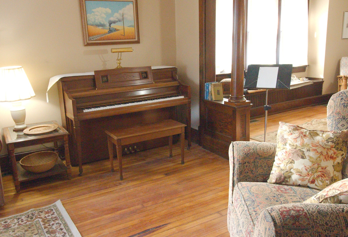Airbnb 2024 grand piano