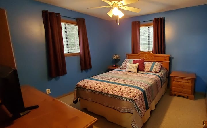 Dormitorio principal/cama tamaño queen