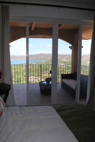 Beautiful 3Bd Penthouse with stunning Ocean views
