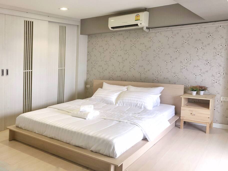 1 BED 1 FLOOR MATRESS HERE