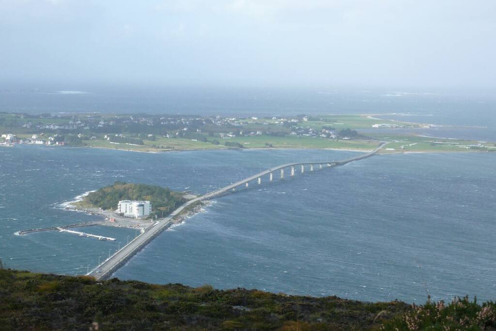 The apartment is located in spectacular surroundings.
