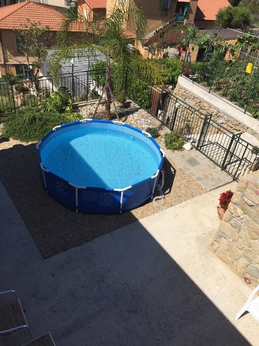 Vista della piscinetta presa dal terrazzo del piano 1