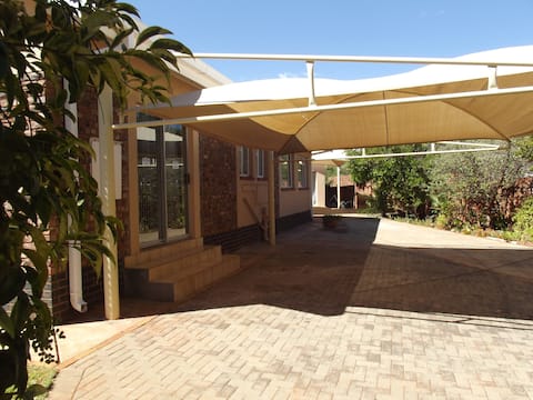 Hillcrest Cottage 1