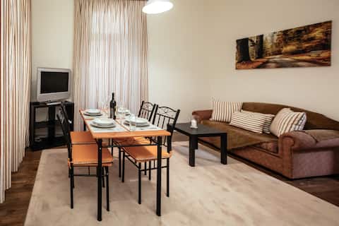 Popular Airbnb listing: Pallazo Palamidi in Περιφερειακή Ενότητα Αργολίδος