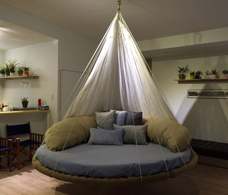 The floating day bed.