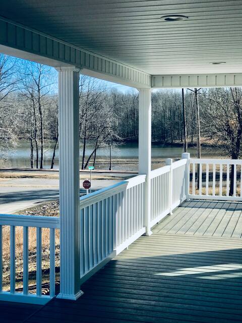 Built in 2021 -5 BR/4BA Kentucky-Barkley Lakefront
