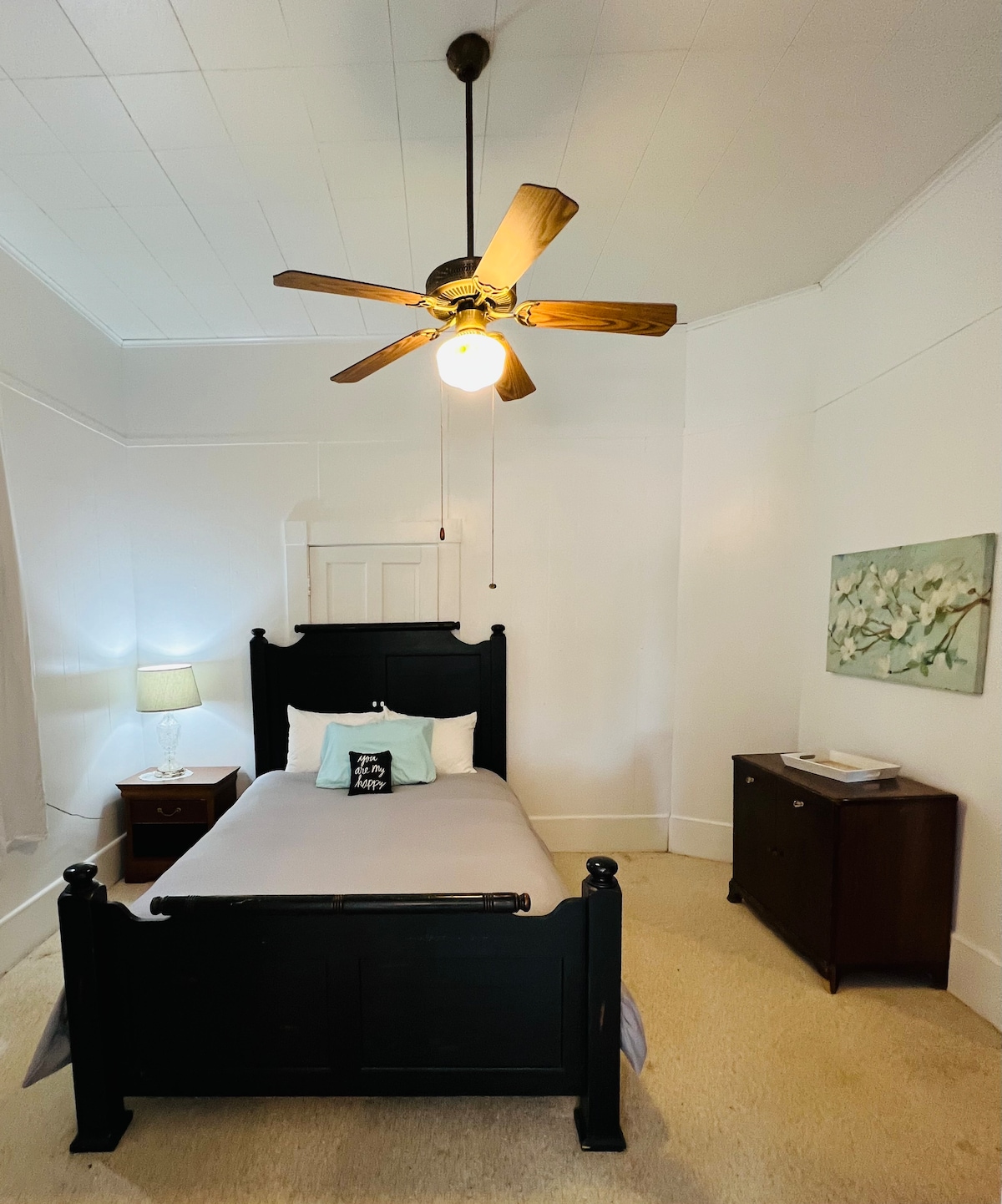 Მეორე საძინებელი, რომელიც მიმაგრებულია მოსასვენებელ ოთახთან