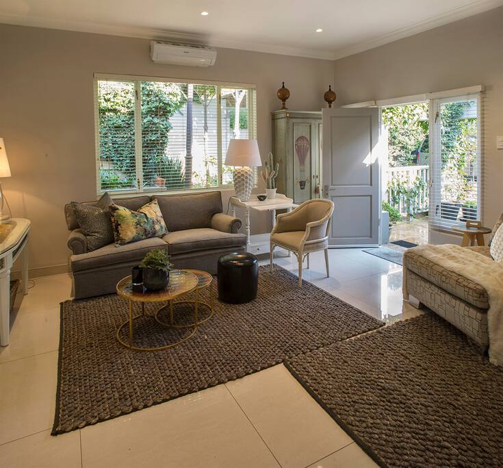 Entrance & Lounge