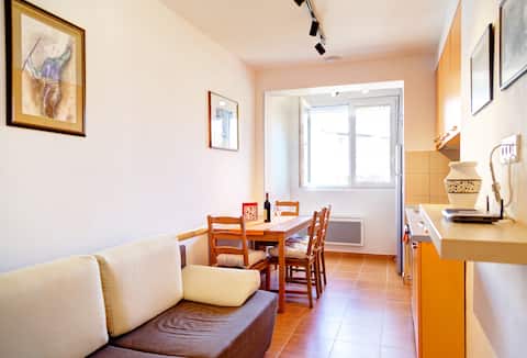 Top performing Airbnb: Apartment 350m from the beach in Velji Vinogradi