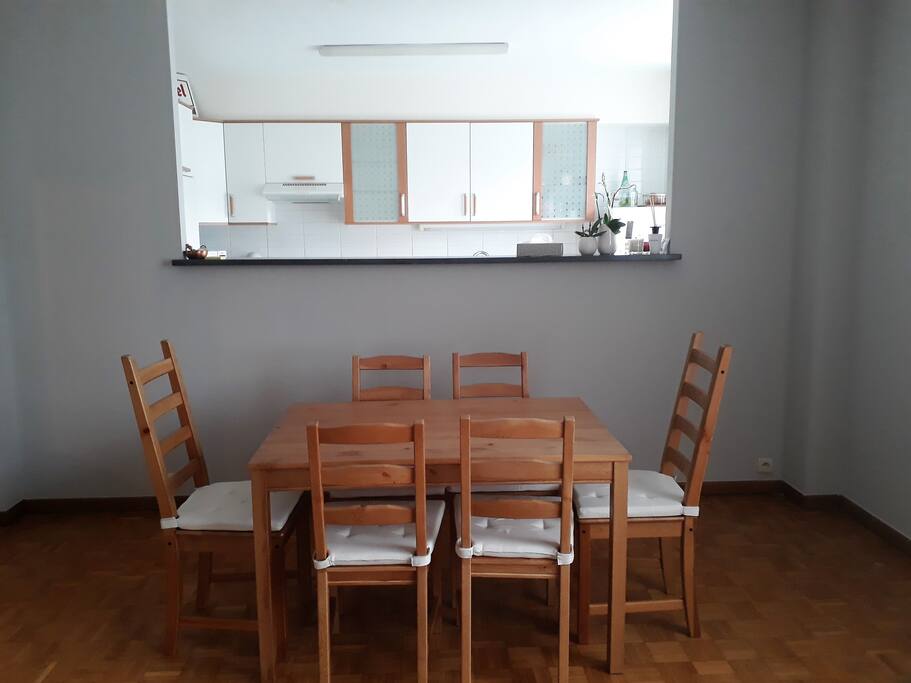 Dinning room with open kitchen