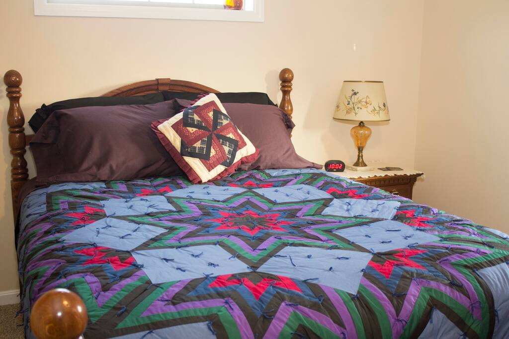 Amish Room with queen bed