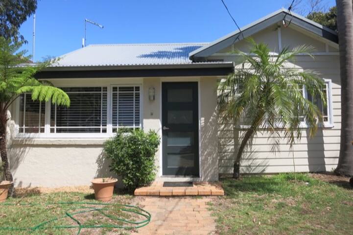 Comfortable family home minutes from beach & lake