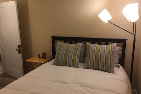 Private bedroom suite, walk to Ballston Metro